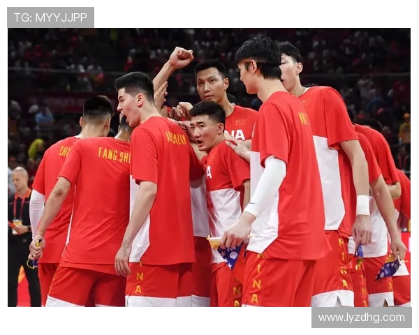 中国篮球队备战世界杯 强强对决助力队员磨砺技巧 展现全新阵容风采