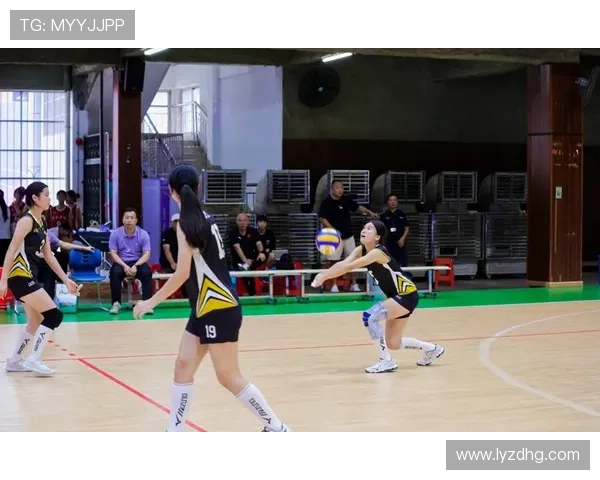 中国女排勇夺世界联赛总冠军再现辉煌点燃全民体育热情