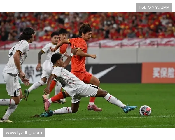 中国足球队备战亚洲杯 目标直指冠军 新帅带队展现新面貌