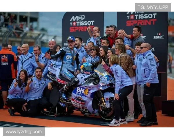 MotoGP赛季最新动态：冠军争夺激烈赛场风云再起各大车队备战紧张